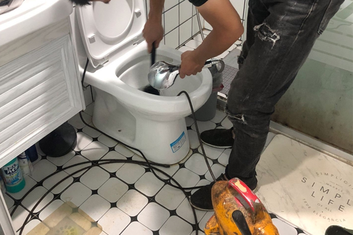 通河马桶堵塞自己疏通还是找师傅?专业上门服务让你省时更省心